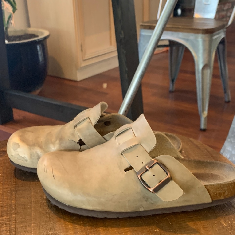 Cushionaire Women's Clog Mule in Light Tan